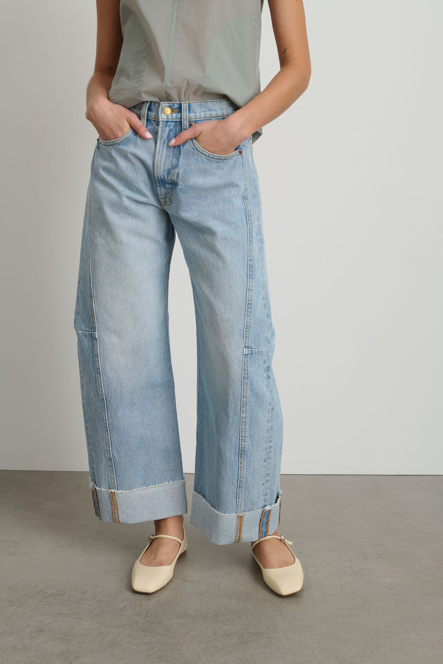 Relaxed Cuffed Lasso Jean Jac Wash