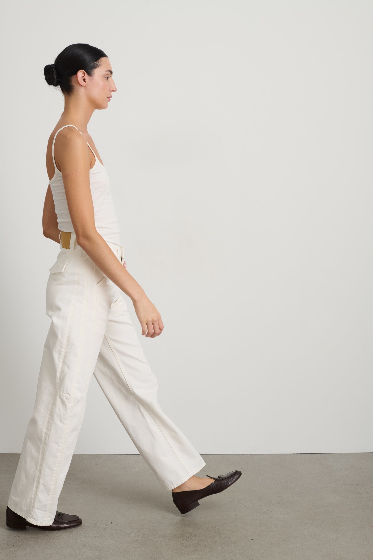 baeSANGACIO ホワイトレザー Lange Lasso Chino Chalk White - Women | B Sides Jeans